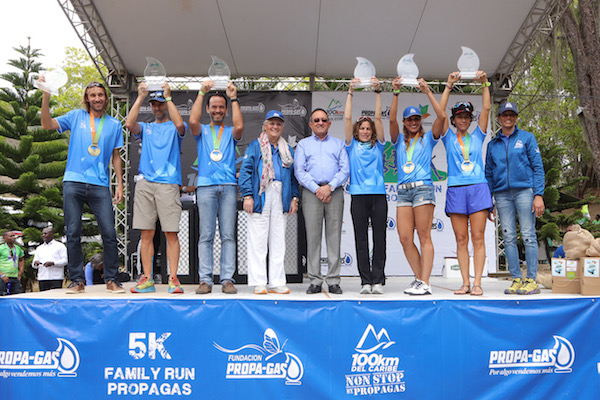 Ganadores 1eros Lugares 100km junto a Rosa Bonetti de Santana, Angel Estevez y Mariluz Viñas