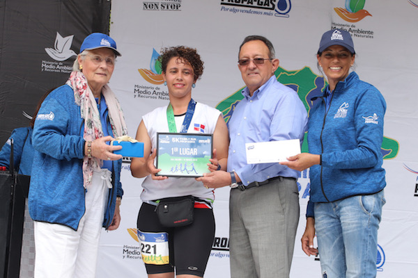 Rosa Bonetti de Santana, Ganadora 1er Lugar Femenino 5Km Masiell Pérez, Angel Estevez y Mariluz Viñas