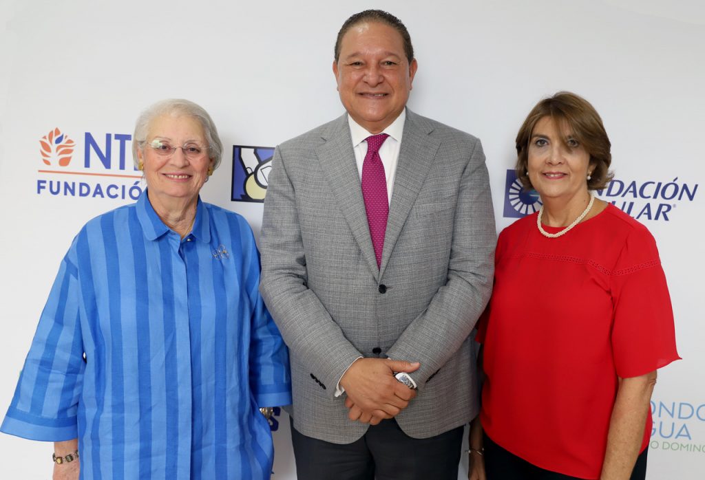 Rosa Bonetti de Santana, Alejandro Montas y Maria Alicia Urbaneja